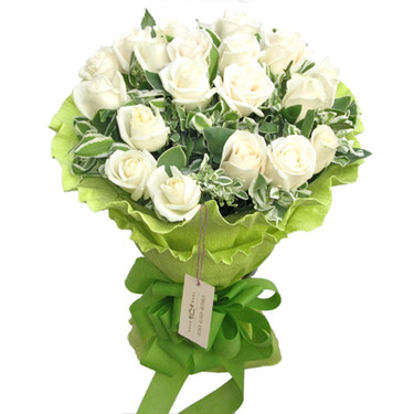 Bouquet of white roses