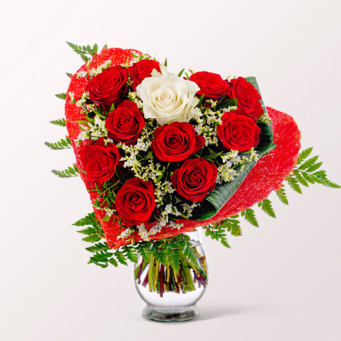 Rosenstrauß Romeo mit Halloren Kugeln & Vase