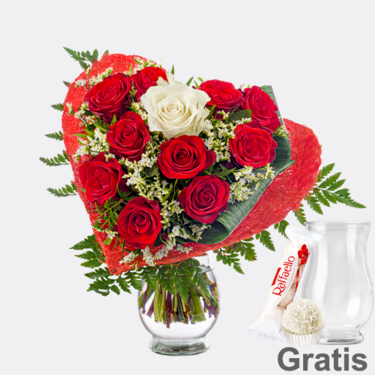 frisch gebunden Rosenstrauß Romeo mit Vase & Ferrero Raffaello