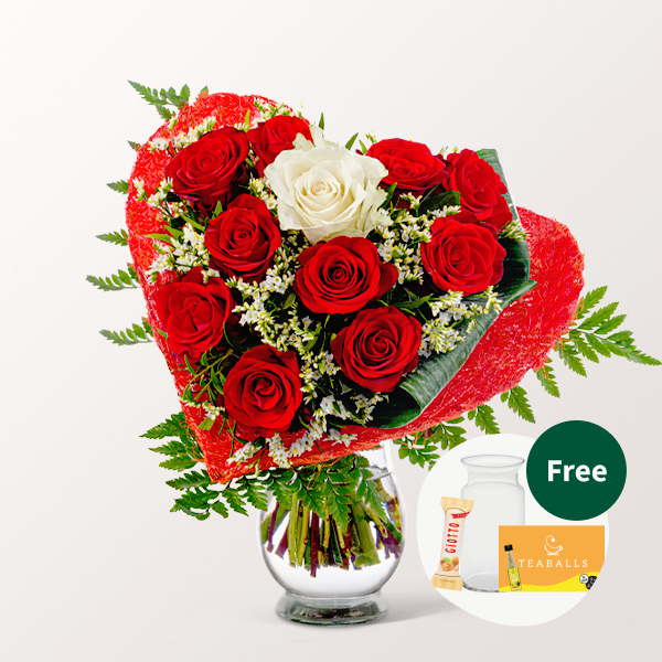 Rose Bouquet Romeo with vase & 3 Ferrero Giotto & Teaballs