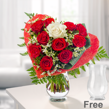 freshly tied Rose Bouquet Romeo with vase