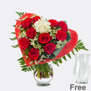 freshly tied Rose Bouquet Romeo with vase