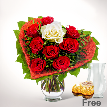 Rose Bouquet Amore with vase & 2 Ferrero Rocher