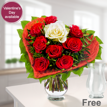 freshly tied Rose Bouquet Amore with vase