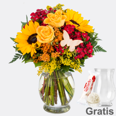 frisch gebunden Blumenstrauß Sommergefühl mit Vase & Ferrero Raffaello