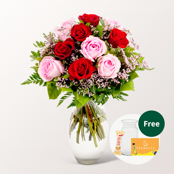 Rose Bouquet Harmony with vase & 3 Ferrero Giotto & Teaballs