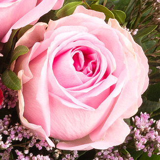 Rose Bouquet Harmony with vase & 3 Ferrero Giotto