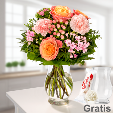 frisch gebunden Blumenstrauß Sonnenaufgang mit Vase & Ferrero Raffaello