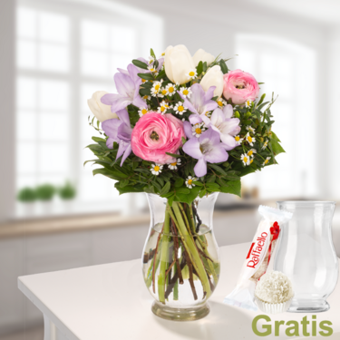 frisch gebunden Blumenstrauß Frühlingsfest mit Vase & Ferrero Raffaello