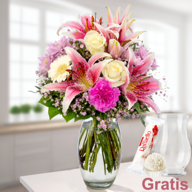 frisch gebunden Blumenstrauß Glücksmoment mit Vase & Ferrero Raffaello