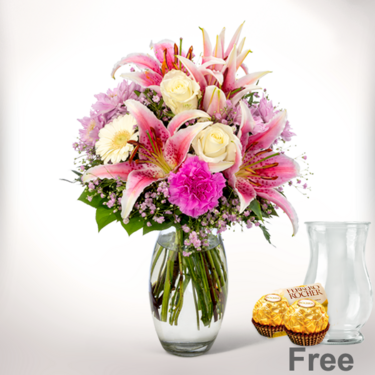 freshly tied Flower Bouquet Glücksmoment with vase & 2 Ferrero Rocher