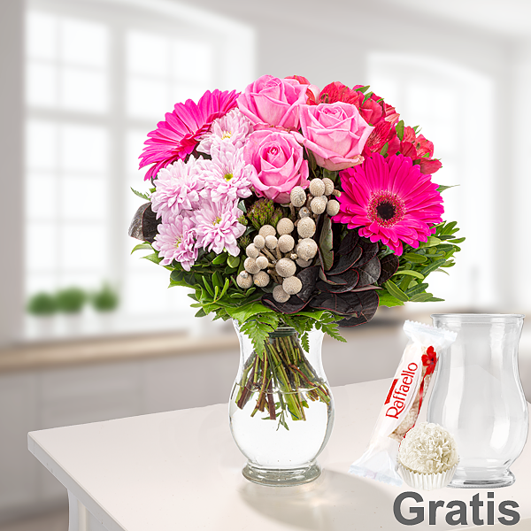 Blumenstrauß Ambiente mit Vase & Ferrero Raffaello