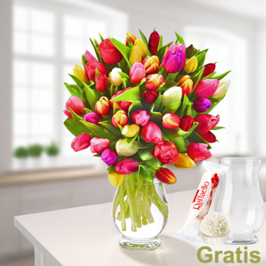 frisch gebundede Tulpen Tulpen im Bund mit Vase & Ferrero Raffaello