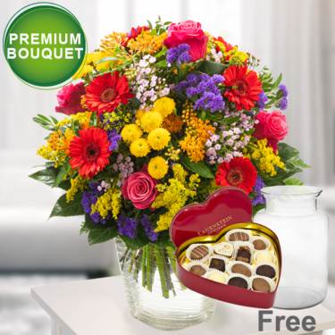 freshly tied Premium Bouquet Blütenwiese with premium vase & Lauensteiner Heart Box