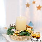 Weihnachtsarrangement mit cremefarbener Kerze mit 2 Ferrero Rocher