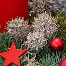 Roter Adventskranz (Ø 25 cm) mit 2 Ferrero Rocher
