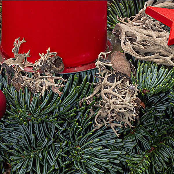 Roter Adventskranz (Ø 30 cm) mit Ferrero Giotto 3er