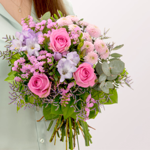 Flower Bouquet Zauberhaft with vase & 3 Ferrero Giotto