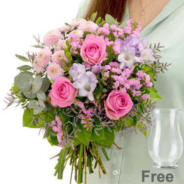 freshly tied Flower Bouquet Liebesnest with vase