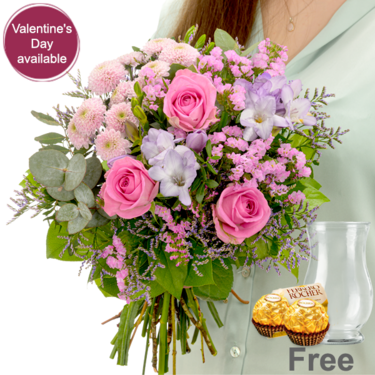 freshly tied Flower Bouquet Liebesnest with vase & 2 Ferrero Rocher