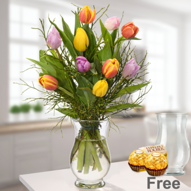 freshly tied Flower Bunch Kleines Glück with vase & 2 Ferrero Rocher