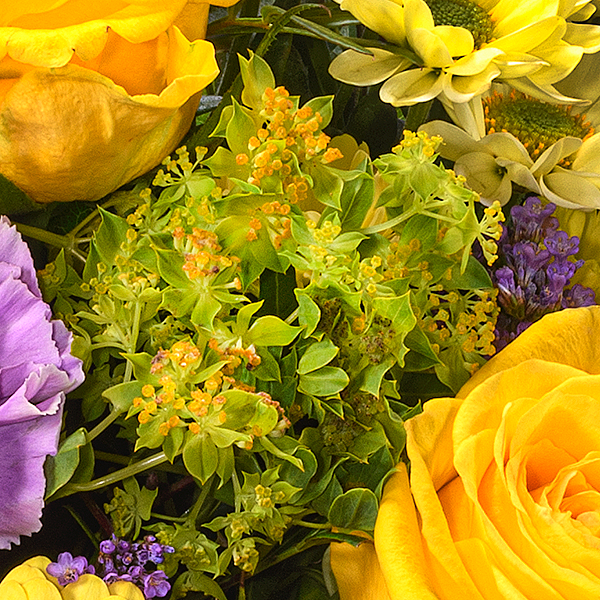 Blumenstrauß Frühjahrszauber mit Vase & 2 Ferrero Rocher