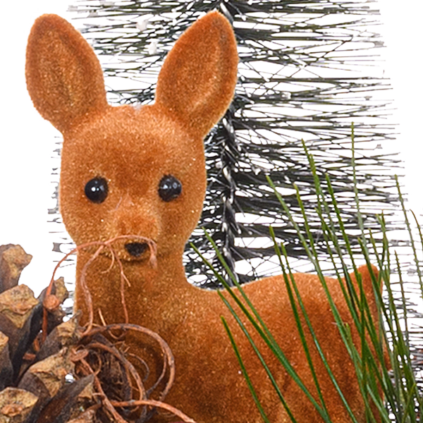 Rotes Gesteck im Holzkasten mit Ferrero Giotto 3er