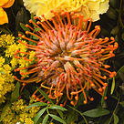 Blumenstrauß Herbststrahlen mit Vase & 2 Ferrero Rocher