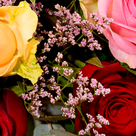 Premiumstrauß Rosenfest mit Premiumvase & Ferrero Raffaello