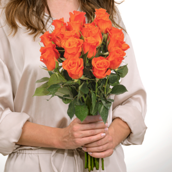 Bunch of 20 orange St. Nicholas Day roses with vase & 3 Ferrero Giotto