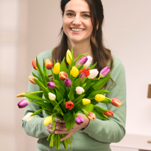 Tulpen im Bund mit Vase & Ferrero Giotto 3er