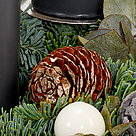 Schwarz-weißer Adventskranz (Ø 30cm) mit 2 Ferrero Rocher