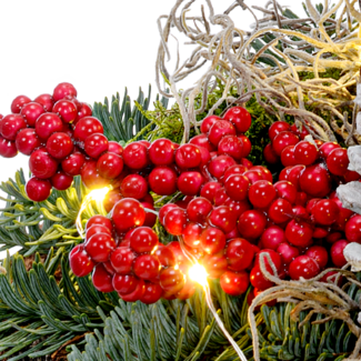 Arrangement Santa mit Lichterkette & mit Ferrero Giotto 3er