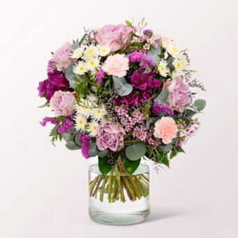 Premium Bouquet Traumhaft with Premium Vase & Halloren Balls