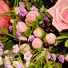 Blumenstrauß Blütenfreude mit Vase & Ferrero Raffaello