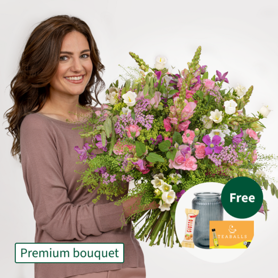 Premium Bouquet Helena with Premium Vase & 3 Ferrero Giotto & Teaballs