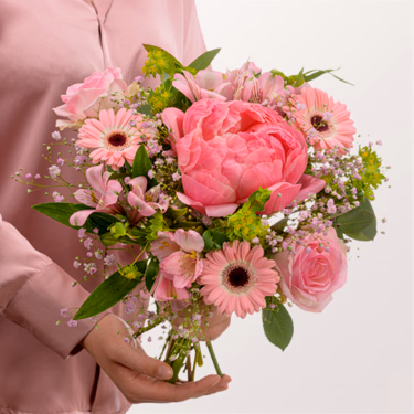 Flower Mix Zarter Gruß with 3 Ferrero Giotto