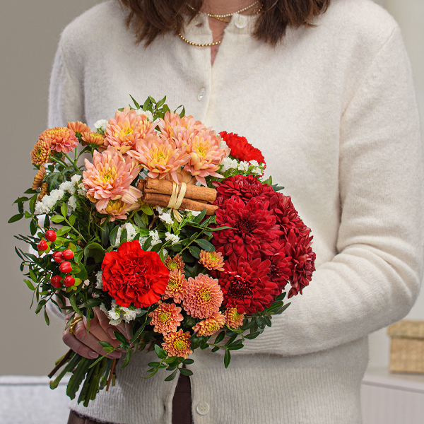 Liebliche Größe mit Vase