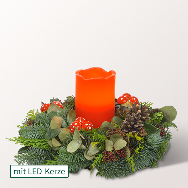 Adventsgesteck mit roter LED-Kerze