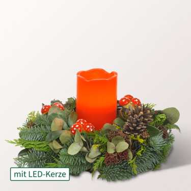 Adventsgesteck mit roter LED-Kerze