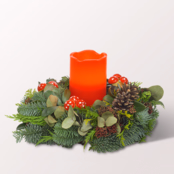 Arrangement with 1 red LED-Candle with 3 Ferrero Giotto