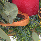 Adventsgesteck Weihnachtswald mit 2 Ferrero Rocher