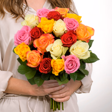 40 bunte Rosen im Bund mit Vase