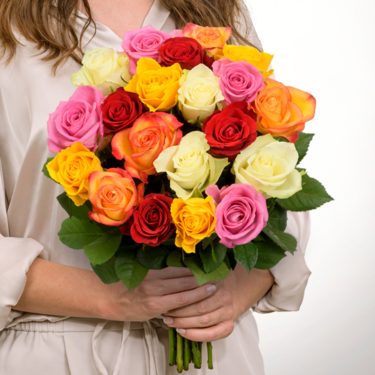 40 bunte Rosen im Bund mit Vase