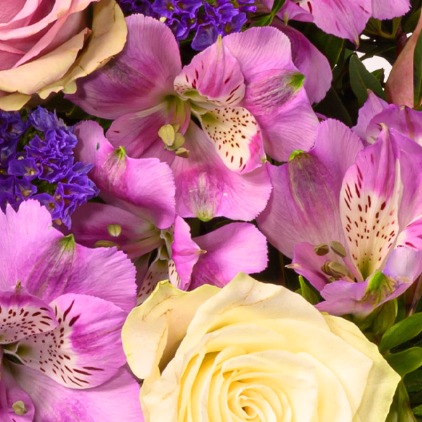 Flower Bouquet Danke with vase & Chocolate Bar & Greeting Card