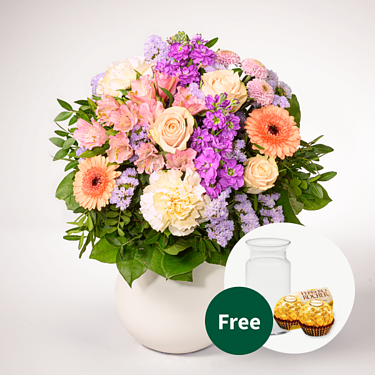 Flower Bouquet Muttertagstraum with vase & 2 Ferrero Rocher