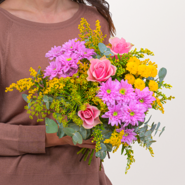 Flower Mix Blütengruß with 3 Ferrero Giotto
