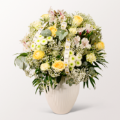 Premiumstrauß Ballade mit Premiumvase & Ferrero Giotto 3er