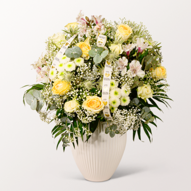 Premiumstrauß Ballade mit Premiumvase & Ferrero Giotto 3er