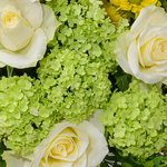 Blumenstrauß Glücksgefühl mit Vase & Ferrero Giotto 3er